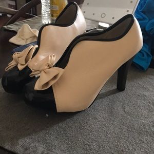 Women’s size 10 but fit more like an 8.